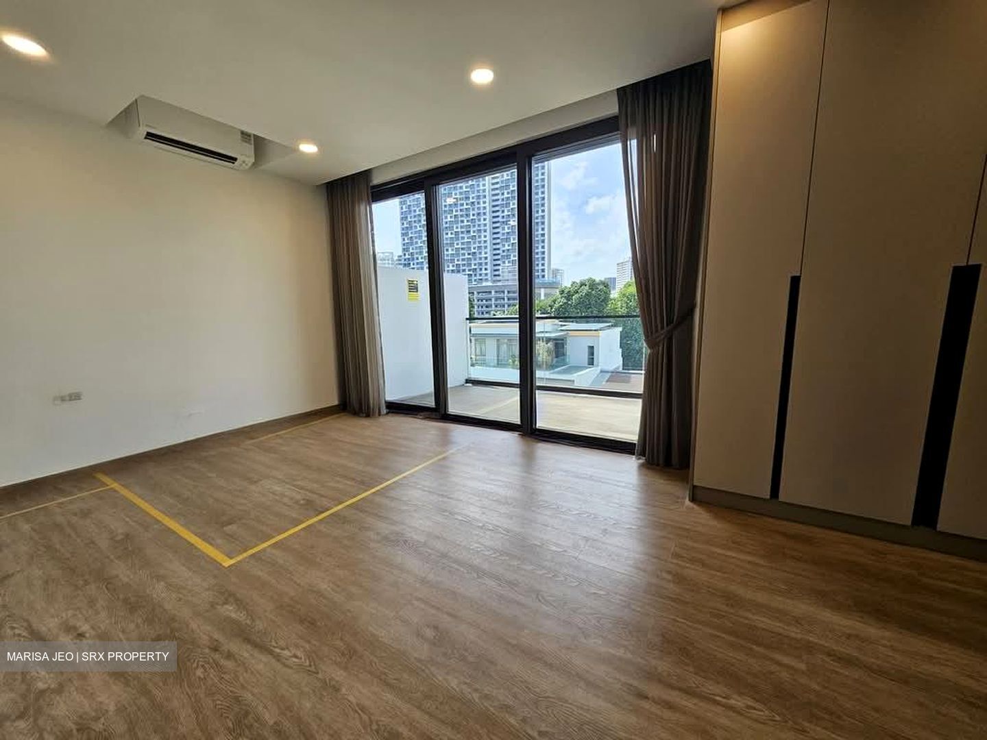 Shrewsbury Road (D11), Terrace #532844511